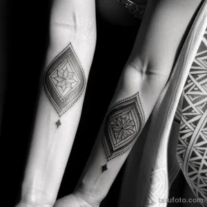 sexy close up of a woman s wrist with a geometric tattoo tatufoto.com 135