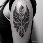 tattoo of a wreath with feathers on a woman s upper arm tatufoto.com 262