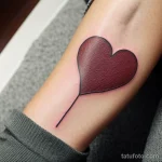 woman with a heart tattoo, symbolizing her story over time tatufoto.com 239