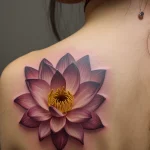 Татуировки эскортниц - A detailed close-up of a lotus flower tattoo on a woman's back, highly detailed, ultra-realistic, 8K resolution, intricate tatto tatufoto.com 052