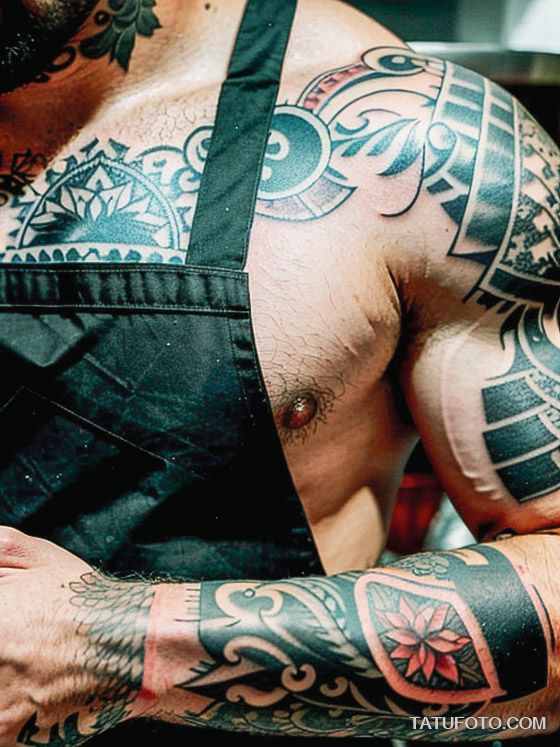 Кулинарные тату шеф-поваров - Chef with a tattoo of a butcher’s knife and vegetables on his forearm, tatufoto.com 230