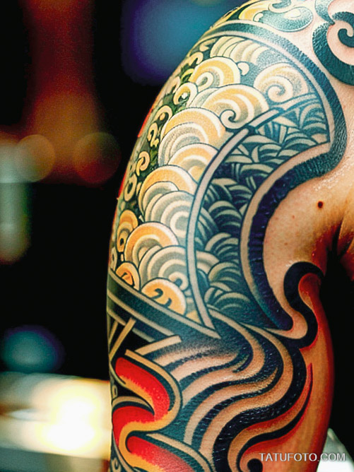 Кулинарные тату шеф-поваров - Close-up of a tattoo depicting a steaming bowl of ramen, tatufoto.com 100