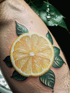 Кулинарные тату шеф-поваров - Realistic tattoo of a lemon wedge with water droplets, tatufoto.com 169
