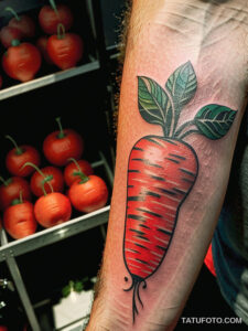 Кулинарные тату шеф-поваров - Tattoo of a carrot and radishes, tatufoto.com 348