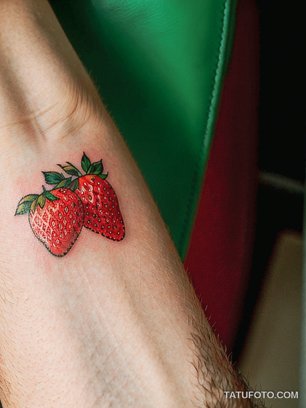 Кулинарные тату шеф-поваров - Tattoo of fresh strawberries, tatufoto.com 324