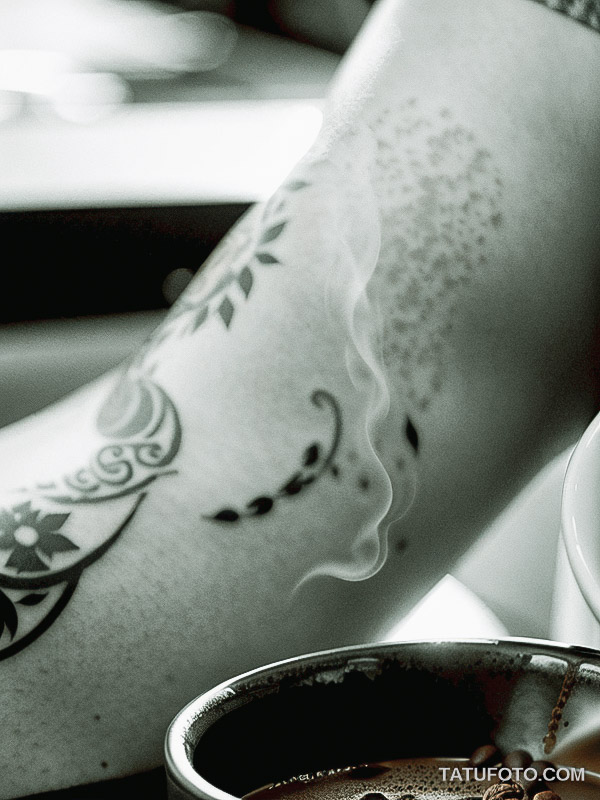 Кулинарные тату шеф-поваров - Tattoo sketch of a steaming coffee cup with coffee beans scattered around, tatufoto.com 006