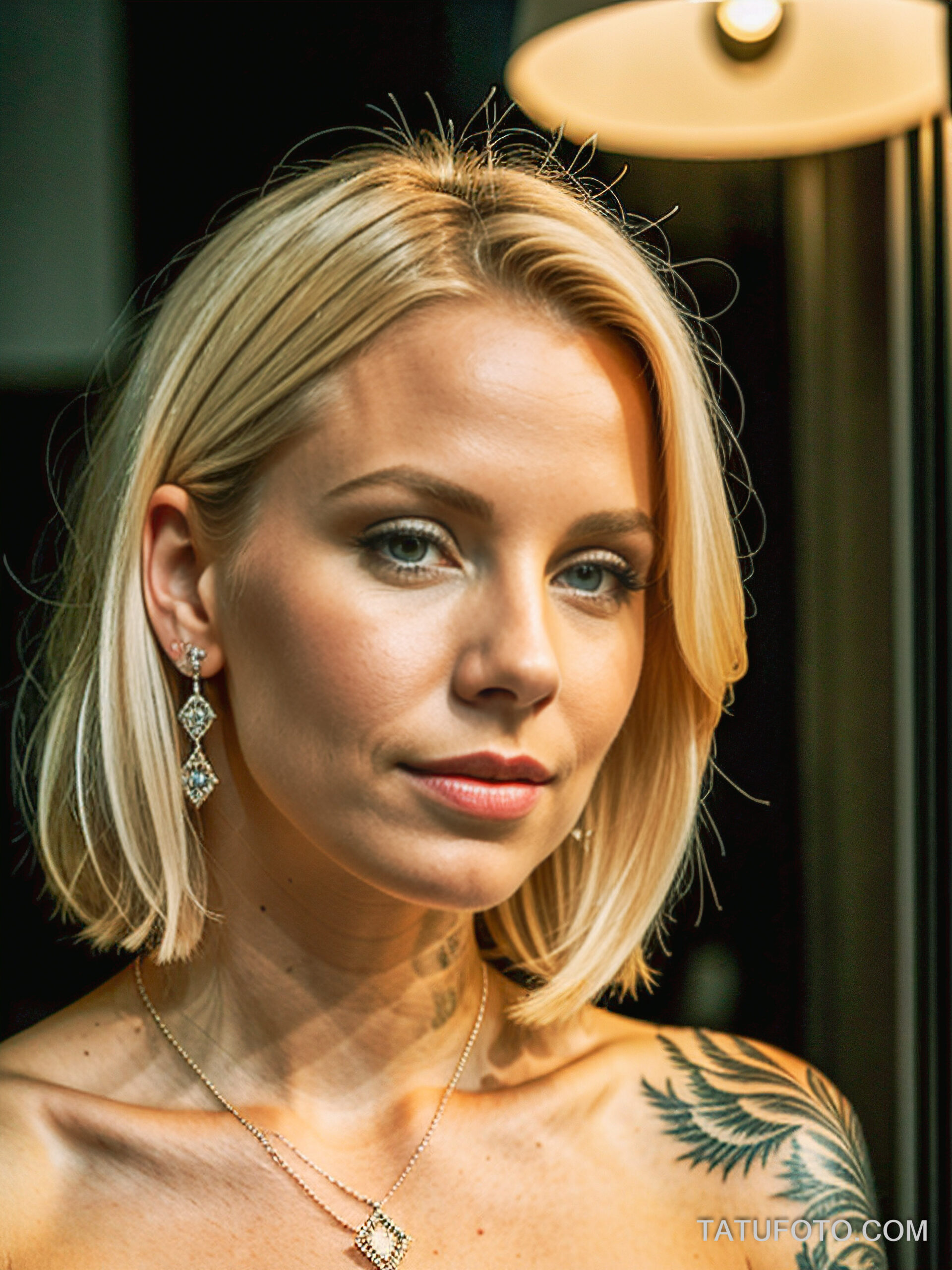 кольца и подвески для людей с татуировками Scandinavian woman 32 years old light blonde hair tall and slim elegant and refined intricate sleeve tattoos wearing match tatufoto.com 015