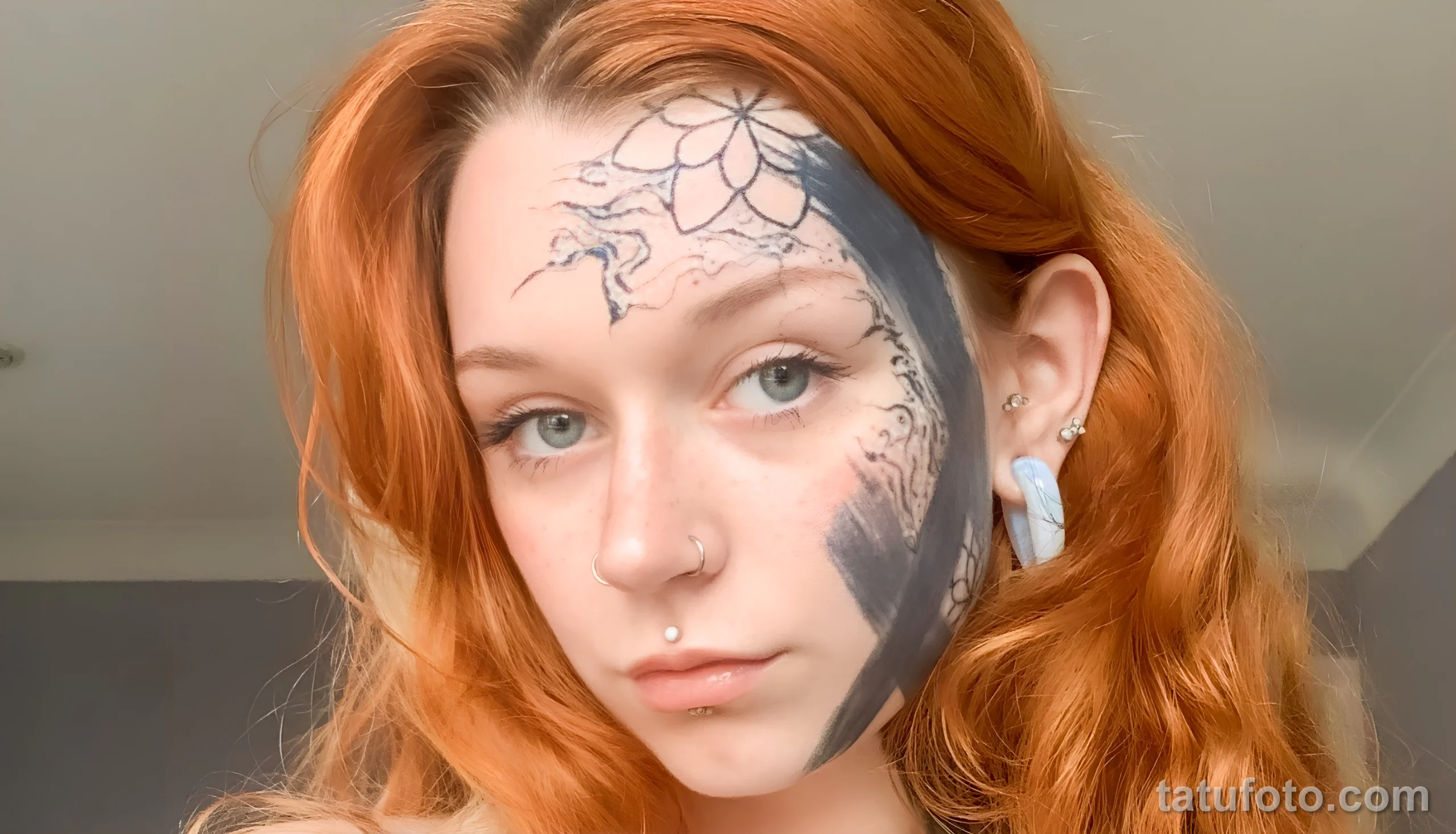 Смелость в чернилах - история девушки с татуировкой на лице №01 - tatufoto.com