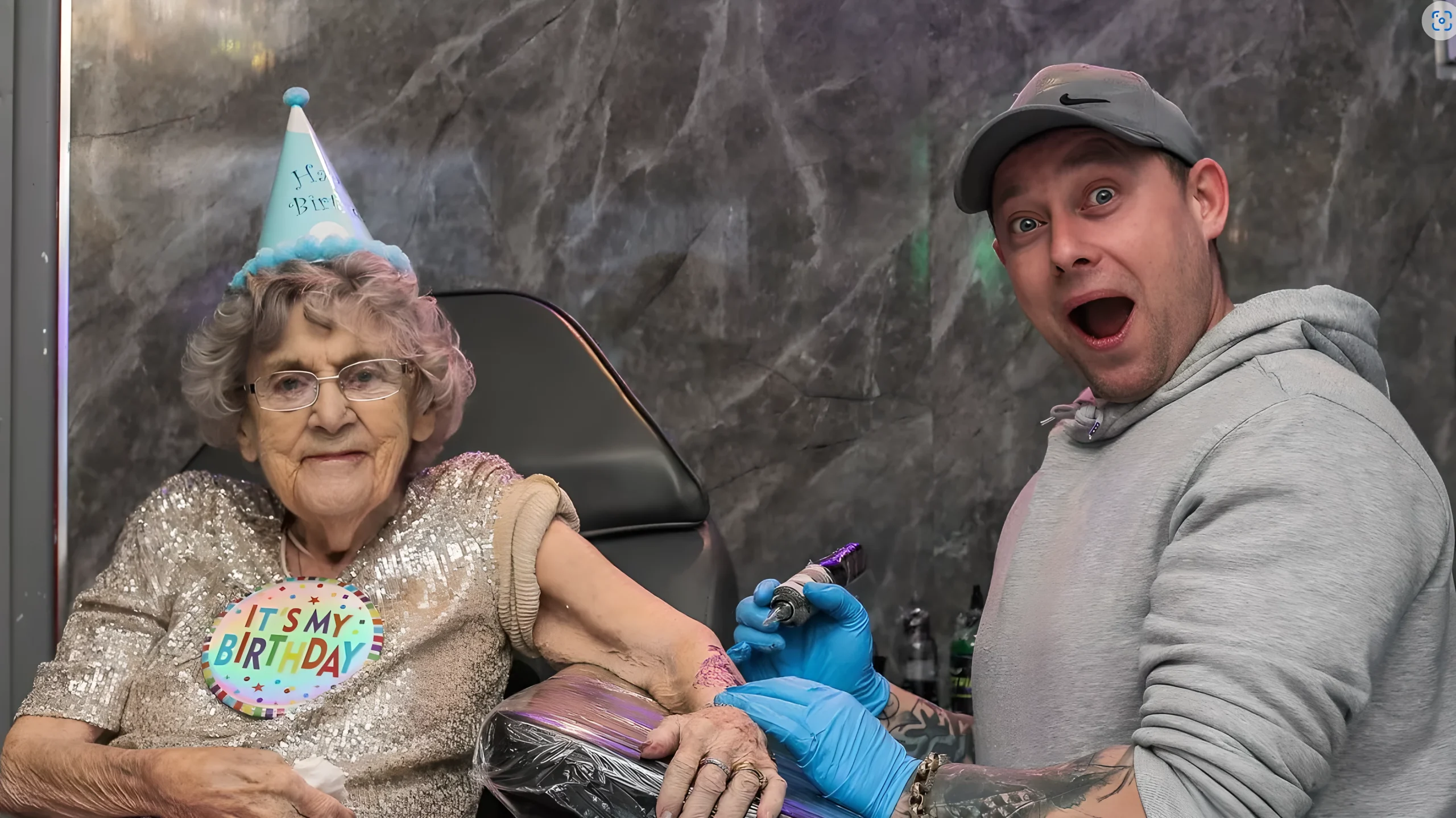 100-летняя бабушка сделала татуировку - 2025 - №01 - tatufoto.com