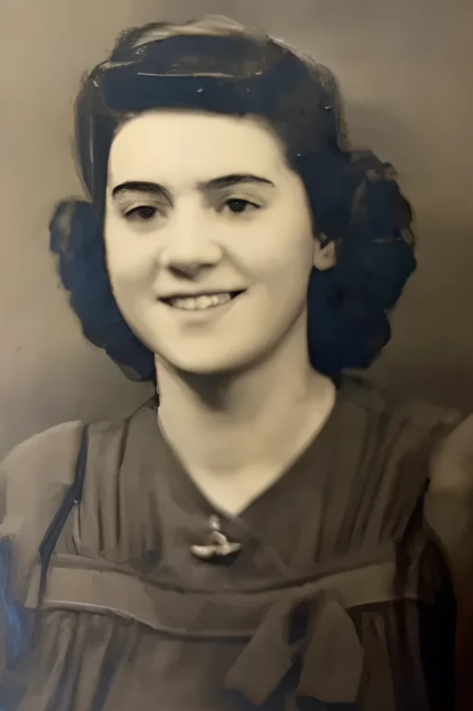 100-летняя бабушка сделала татуировку - 2025 - №03 - tatufoto.com