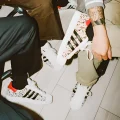 Adidas и Snipes выпустили кроссовки в честь тату-культуры - 2025 - №03 - tatufoto.com
