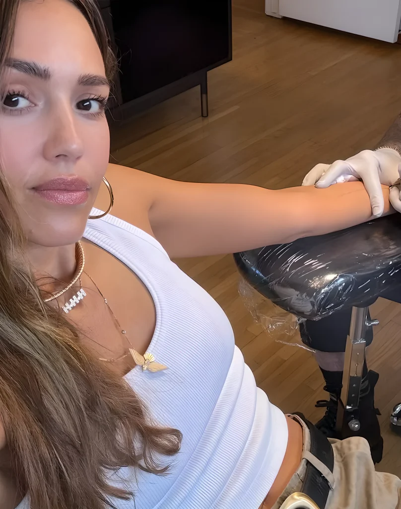 Джессика Альба сделала новое тату после развода - №02 - tatufoto.com