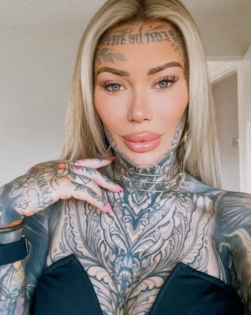 Бекки Холт (@becky_holt__) — самая татуированная девушка - 02 - фото tatufoto.com
