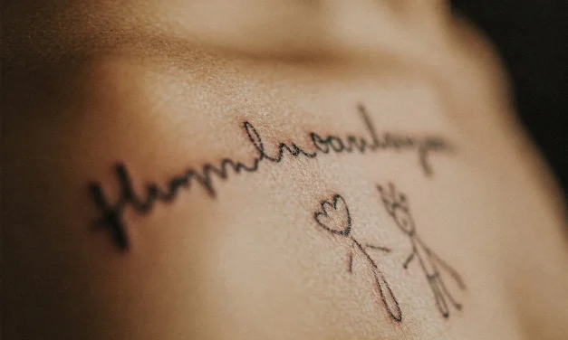 Tattoos und Tod: Erinnerung, Symbole und was bleibt