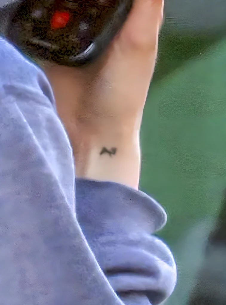 Шайло Джоли сделала татуировку со знаком зодиака 2025 - 03 - фото tatufoto.com