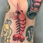 Татуировка с креветкой ко Дню креветок – 10 мая №13 - фото tatufoto.com
