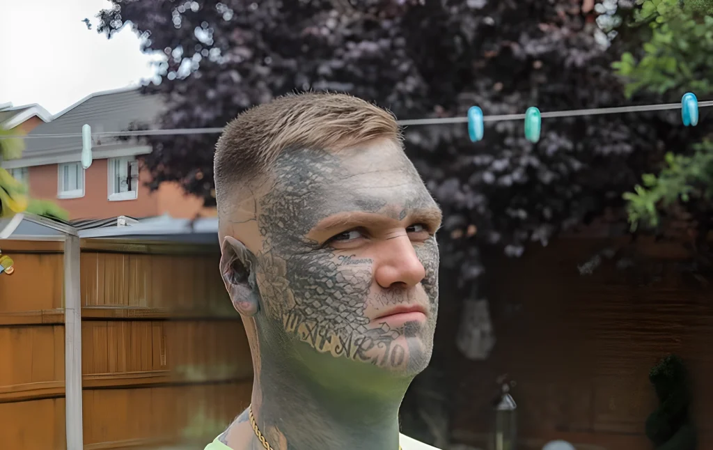Британский турист с тату на лице выдворен из Дубая- подробнос №14 - фото tatufoto.com