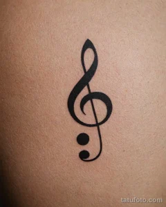 close up, a minimalist tattoo of a treble clef №34 - tatufoto.com