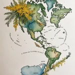 Фото тату эскиза с изображением карты мира, обрамленной ветвями мимозы. Рисунок выполнен в акварельной технике с использованием зеленых, желтых и голубых оттенков.