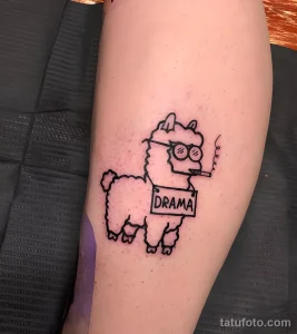 Значение татуировки Лама - пример рисунка тату - 2025 №19 - tatufoto.com