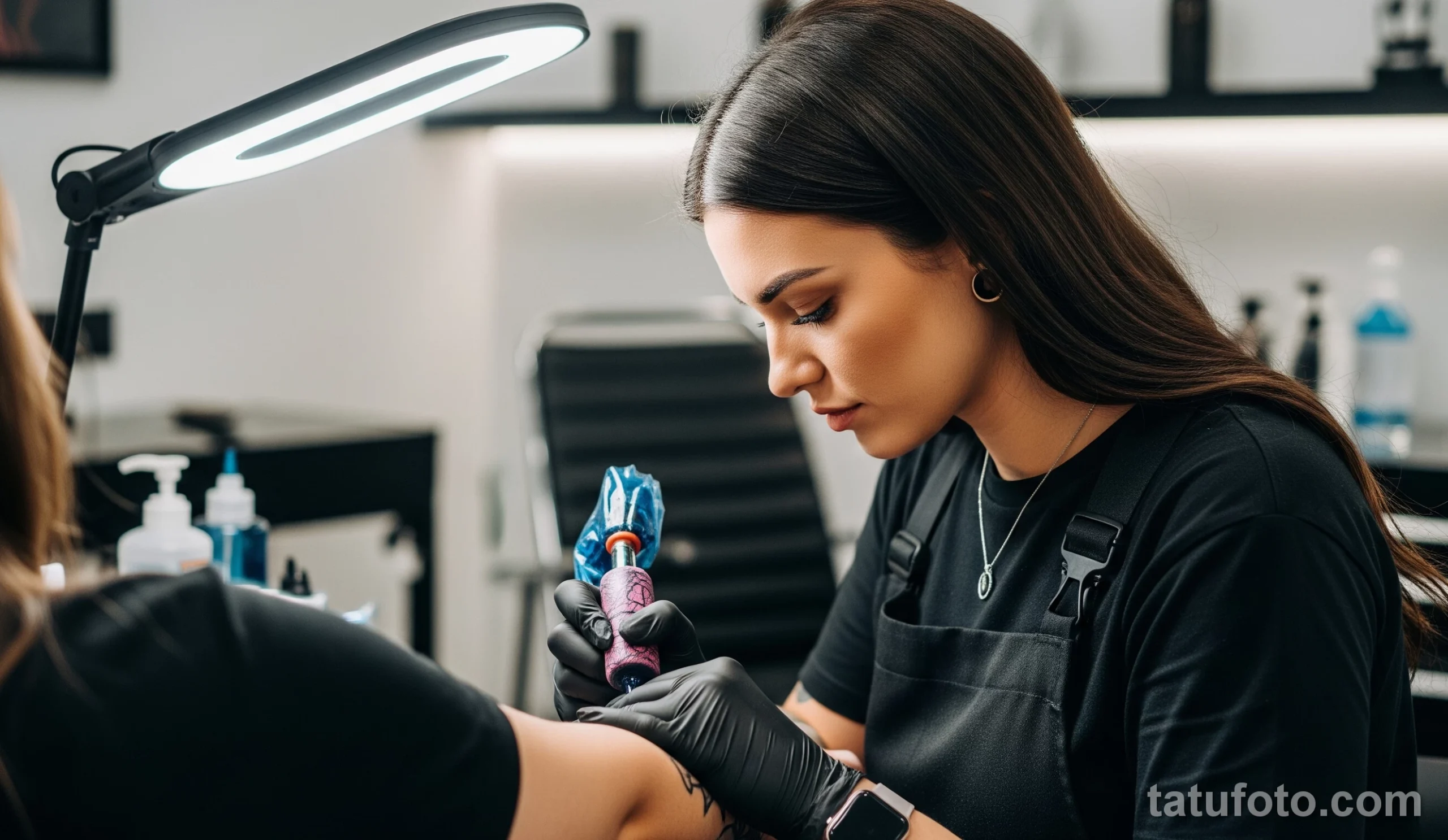 Эргономика для тату-мастера- как не угробить спину 2025 №39 - tatufoto.com