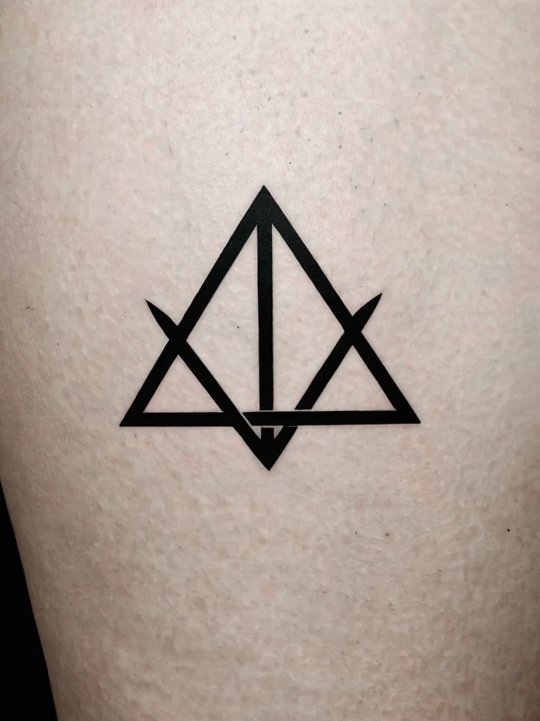 znachenie-tatu-nerv-evangelion-simvol-prinadlezhnosti-k-kultovomu-anime_znachenie-tatu-nerv-bolshe-chem-prosto-logotip-dlya-fanatov-