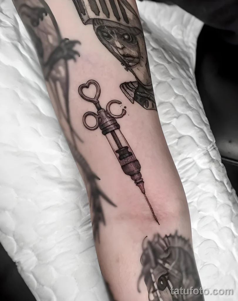 Значение тату шприц - пример рисунка тату №64 - tatufoto.com