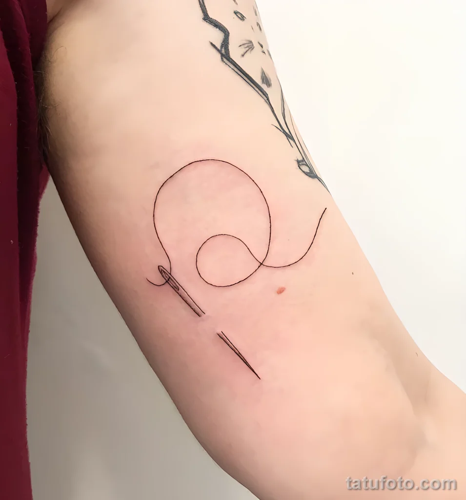 Пример рисунка тату иголка с ниткой №07 - tatufoto.com