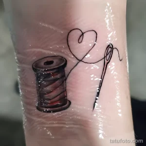 Пример рисунка тату иголка с ниткой №15 - tatufoto.com