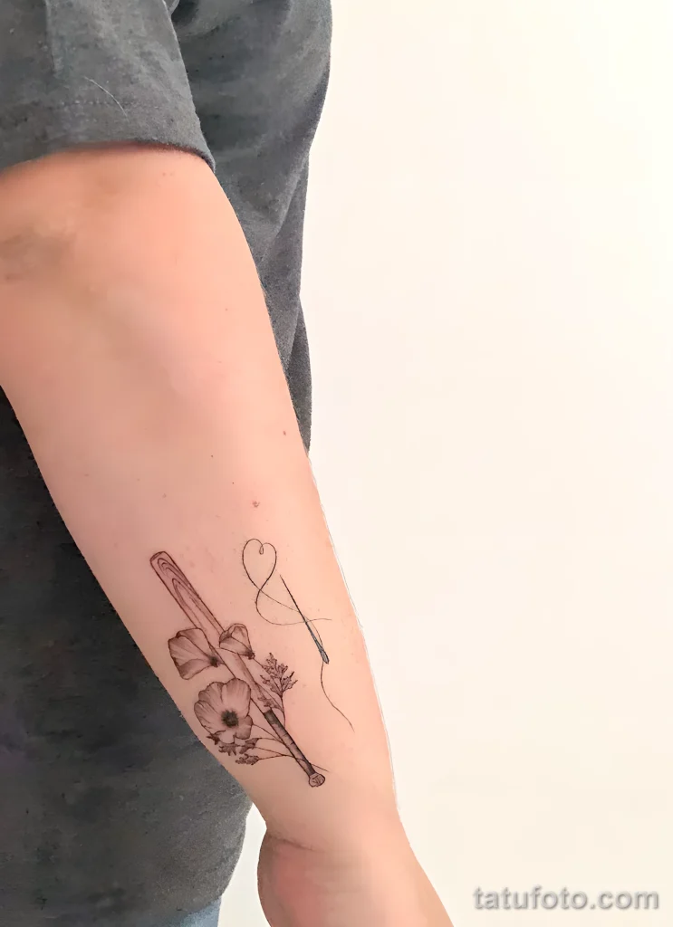 Пример рисунка тату иголка с ниткой №16 - tatufoto.com