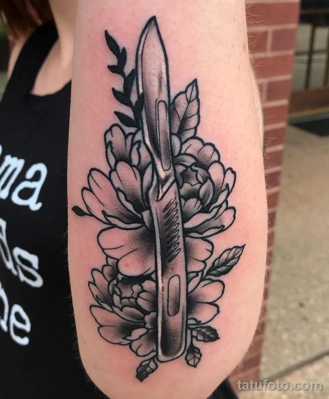 Пример рисунка тату скальпель- для хирурга №23 - tatufoto.com