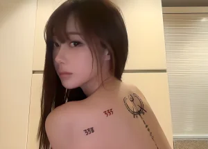 Giselle Aespa with temporary tattoos on her shoulder