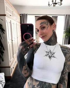 Monami Frost, тату-модель, девушка с татуировками, чикано, блэкворк, татуировки на лице, татуировки на теле
