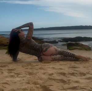Cervena Fox, тату-модель, татуировки в стиле олд-скул и нью-скул, яркие татуировки, татуировки на теле, тату-искусство, пин-ап, рокабилли