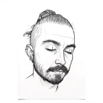 Черно-белый эскиз татуировки на веко: портрет мужчины с выбритыми висками, собранными в пучок волосами и серьгой в ухе.
