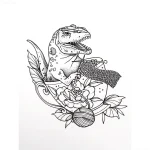 Черно-белая татуировка: тираннозавр рекс вяжет спицами, рядом клубок ниток и цветы, символизирующие уют и неожиданные хобби.
