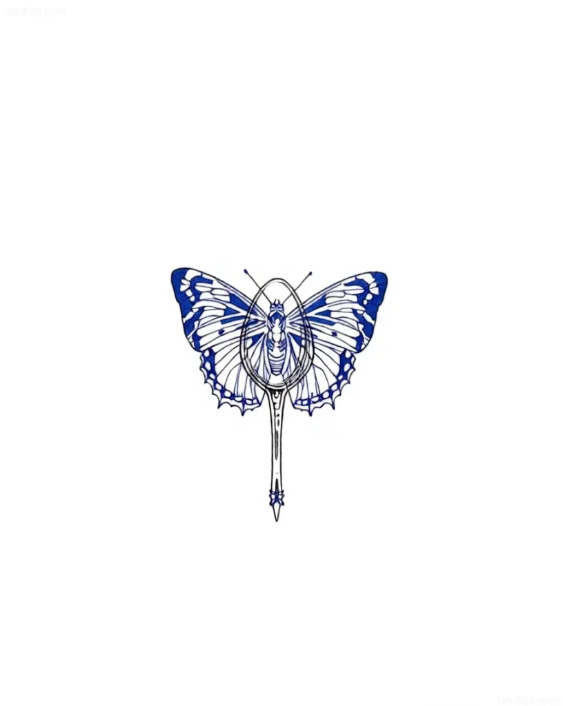 Tattoo-Entwurf: Ein Schmetterling, der wie ein Löffel stilisiert ist, mit detaillierten Flügeln und Mustern.