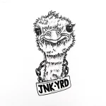 Черно-белая татуировка страуса с цепью в лапе и надписью 'JNK YRD', выполненная в графическом стиле.