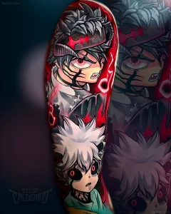 Татуировка с персонажем Астой из манги Black Clover в демонической форме, с красными глазами и рогами, на фоне огненных вспышек.