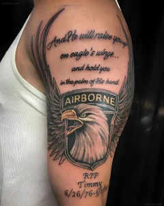 Тату с орлом и надписью AIRBORNE, символизирующее Воздушно-десантные войска (ВДВ)