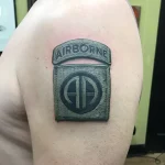 Татуировка нашивки ВДВ на плече