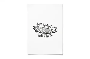 Эскиз татуировки доски для серфа с надписью "MY WAVE IS WAITING"