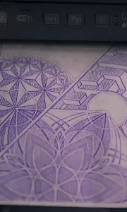 Набросок татуировки Вирата Кохли с элементами мандалы и геометрическими узорами