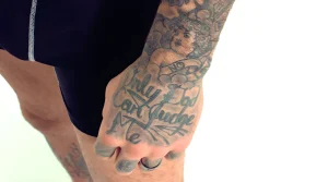 Крупный план руки бойца UFC Коди Гарбрандта с татуировкой "Only God Can Judge Me"
