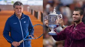 Карлос Алькарас держит трофей Australian Open, на фото также его тренер