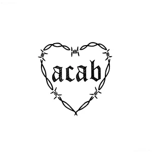 Эскиз татуировки ACAB, заключенной в сердце из колючей проволоки, выполненный в готическом стиле