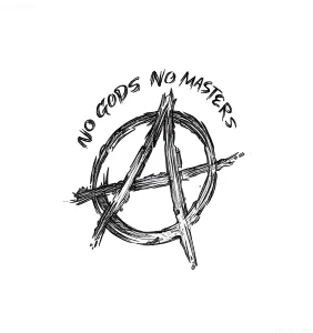 Татуировка с символом анархии (буква А в круге) и надписью "NO GODS NO MASTERS"