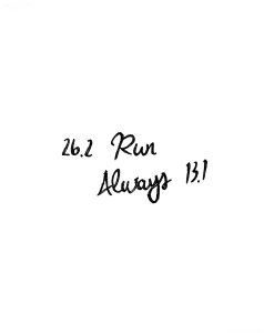 Черно-белый эскиз татуировки с надписью '26.2 Run Always 13.1', выполненный в стиле рукописного шрифта, символизирующий полумарафон и марафон