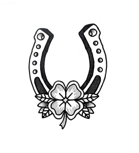 Чёрно-белый эскиз татуировки в стиле neo-traditional: подкова с заклёпками и четырёхлистный клевер с листьями внизу, символизирующий удачу и защиту