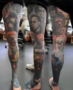 Детальное фото татуировки full sleeve на ногах с персонажами фильмов ужасов в стиле реализма: Майкл Майерс, Фредди Крюгер, Пеннивайз, Джеффри Даммер и другие